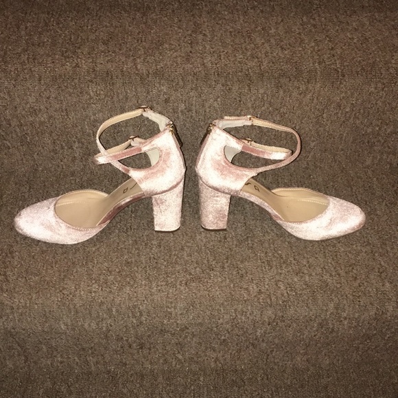 💖NWT Unisa Pearci Blush Velvet Pump - Picture 3 of 16
